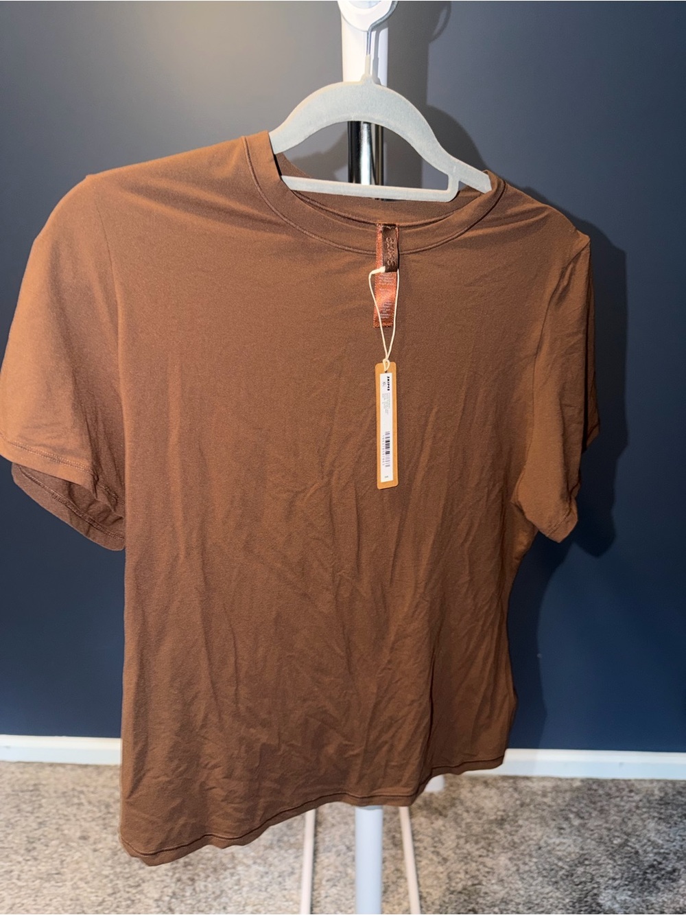 Skims size XL Fits Everybody t shirt